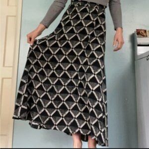 Porridge black and white skirt size xsmall